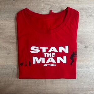 THE TRIBUTE | YONEX "STAN THE MAN" WAWRINKA TEE
